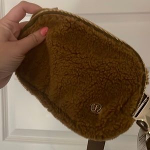 Lululemon Everywhere Belt Bag Fleece Brown NWT